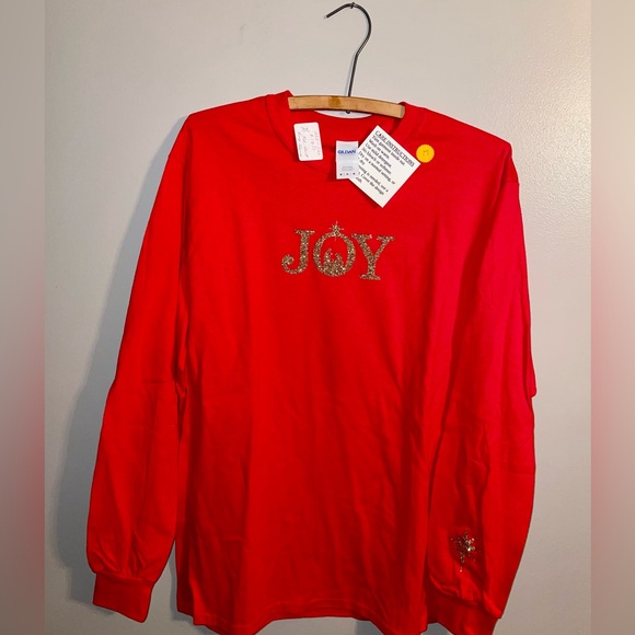Bright red Christmas themed long sleeve t-shirt with gold sparkle emblem, NWT - Picture 1 of 6